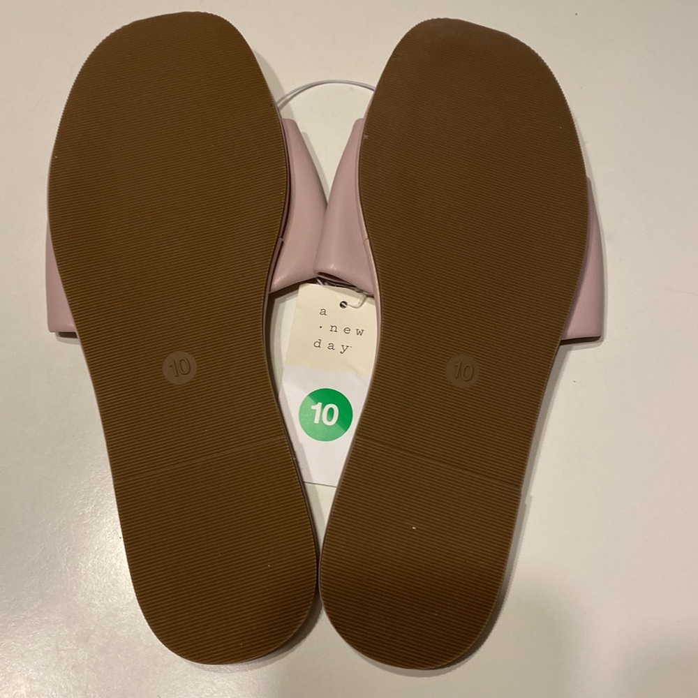 NWT Women’s Lavender Slip-On Sandals by a new day. Size 10. - Picture 8 of 9